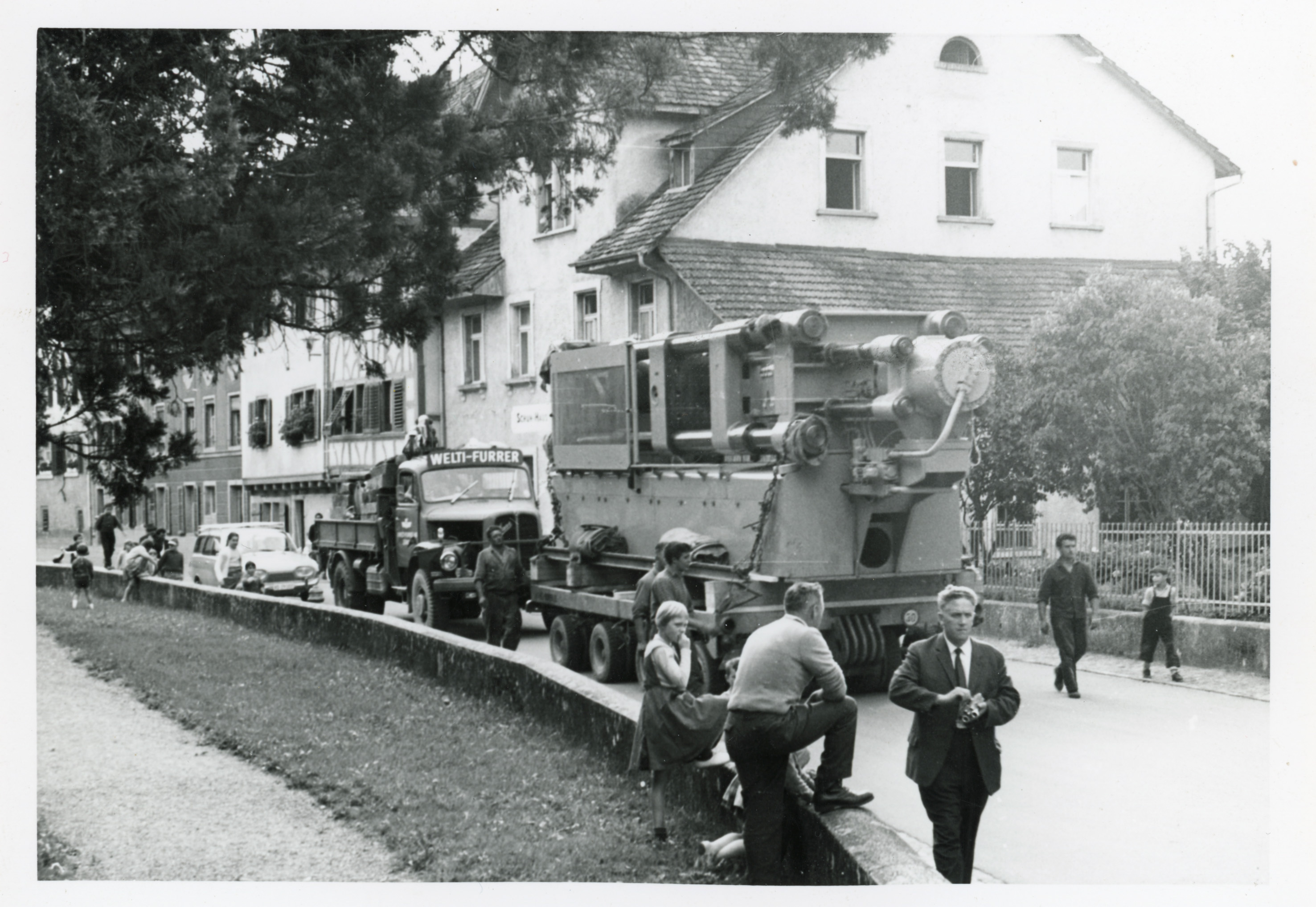 Anlieferung_Spritzgussmaschine_Battenfeld_3000_1963