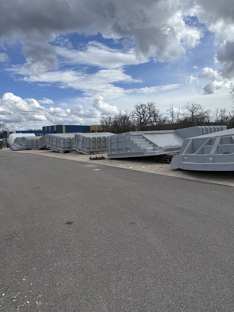Image de l'actualité Location surface parking extérieur pour engins de chantier, camions ...