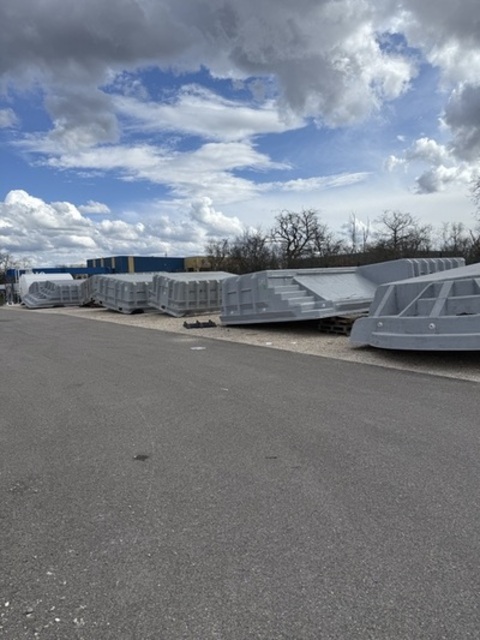 Image de l'actualité Location surface parking extérieur pour engins de chantier, camions ...